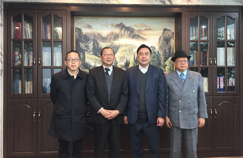 趙振元和陳宗欣教授、蛯子晴夫總經(jīng)理、愛德中創(chuàng)公司鄒克總經(jīng)理親切合影.png
