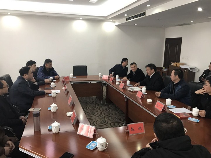 11-鞏義市委書記袁三軍、市人大主任李明楨、市政協(xié)主席談得勝、市委常委、市委辦主任朱軍、副市長劉軍杰、鞏東新區(qū)副主任劉亞濤等與太極實業(yè)董事長、十一科技法人代表趙振元、余才志、陳昌、何斌、趙斌、張松濤、趙遠遠、魏靜等會談.jpg